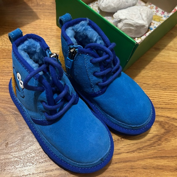 Kids Cookie Monster UGGS💙📦 - Picture 5 of 9